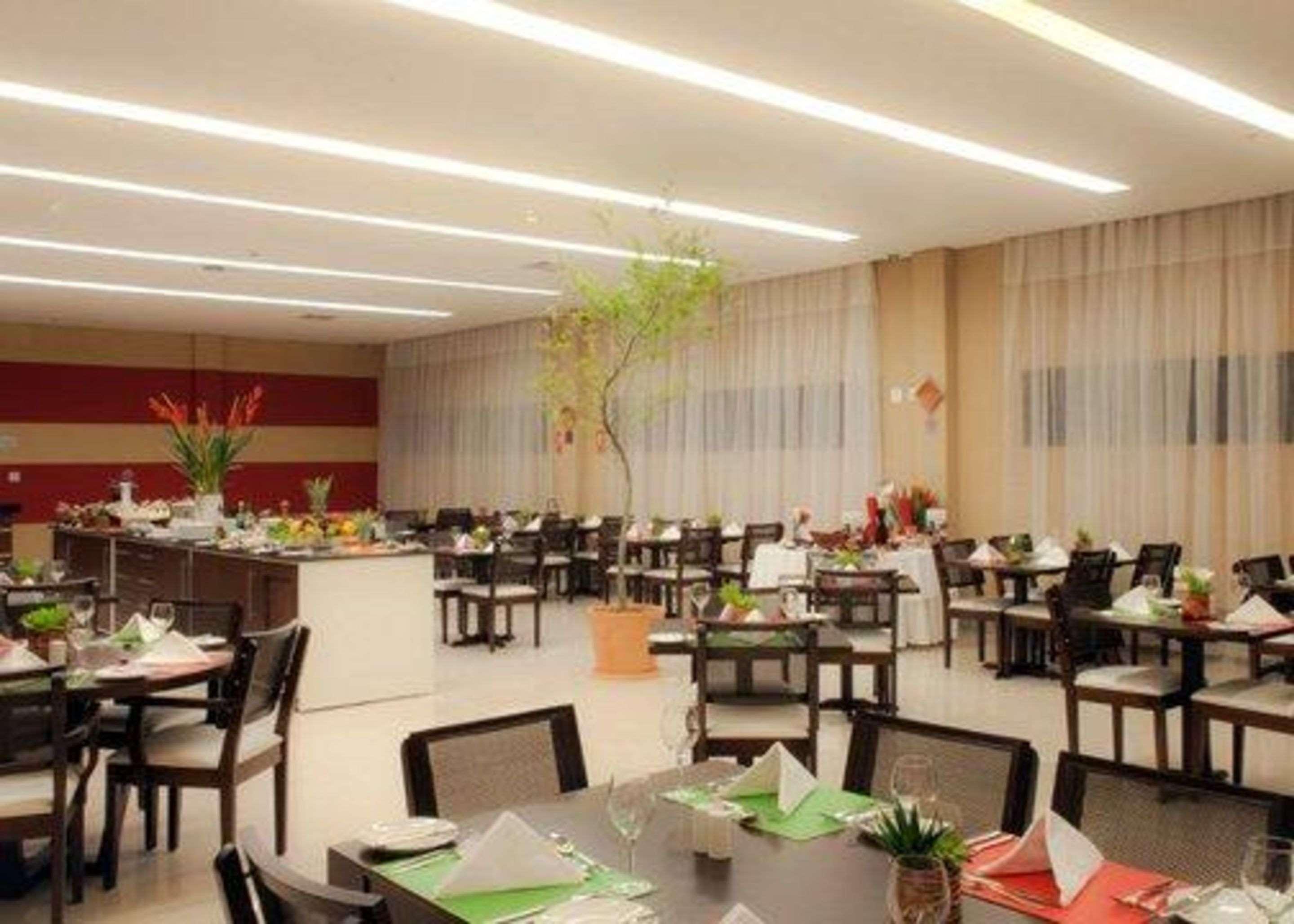 Quality Hotel Manaus Bagian luar foto
