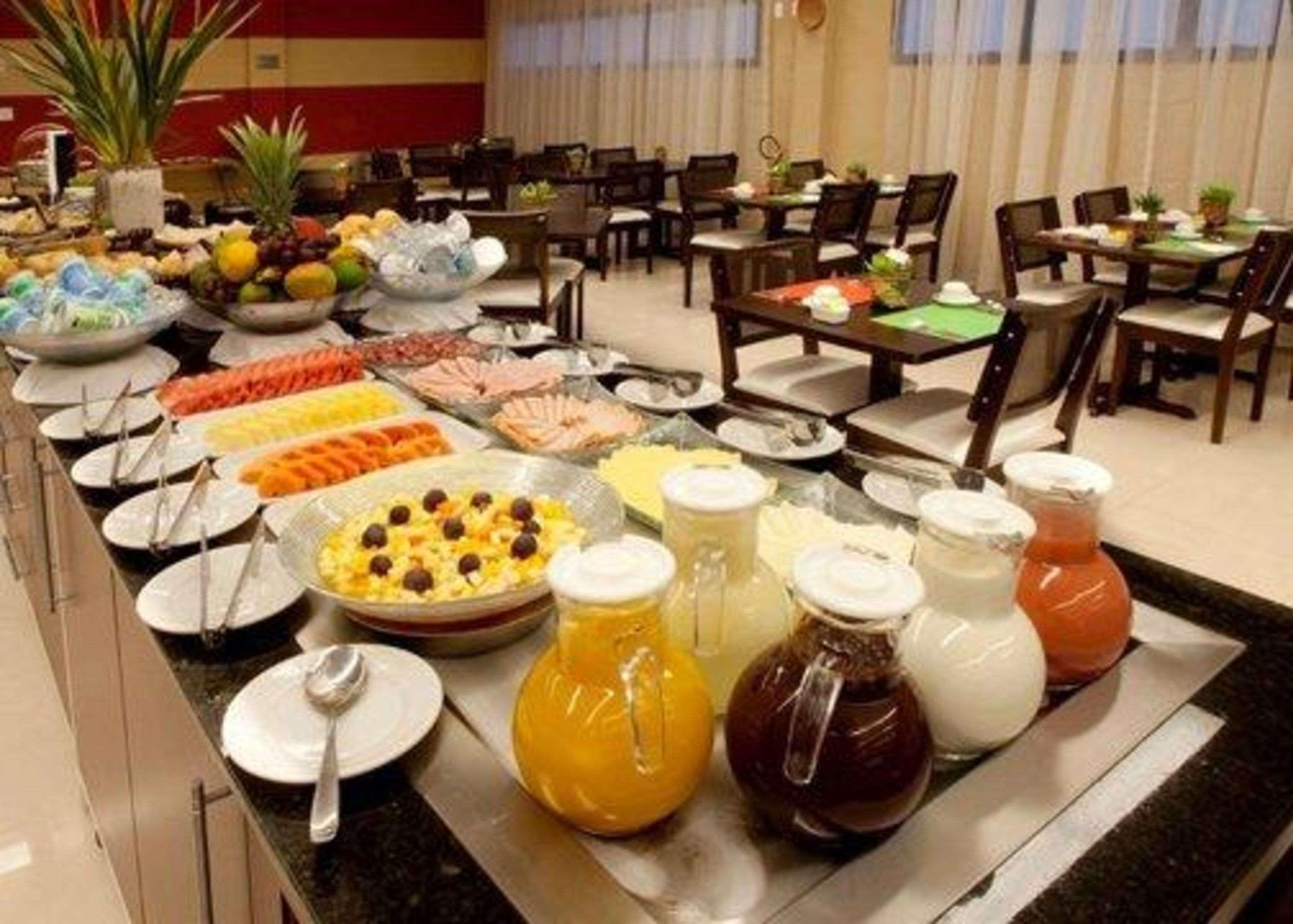 Quality Hotel Manaus Bagian luar foto