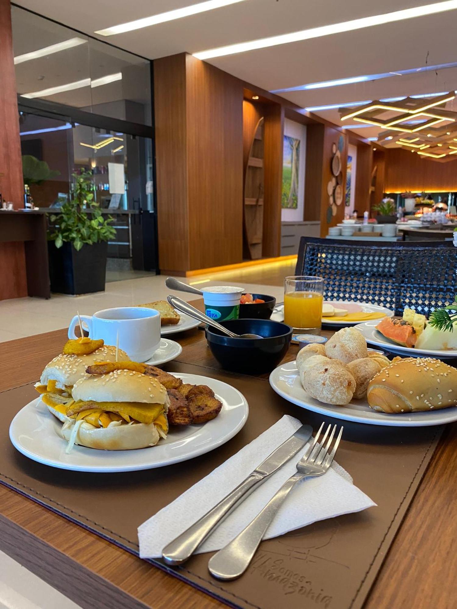 Quality Hotel Manaus Bagian luar foto