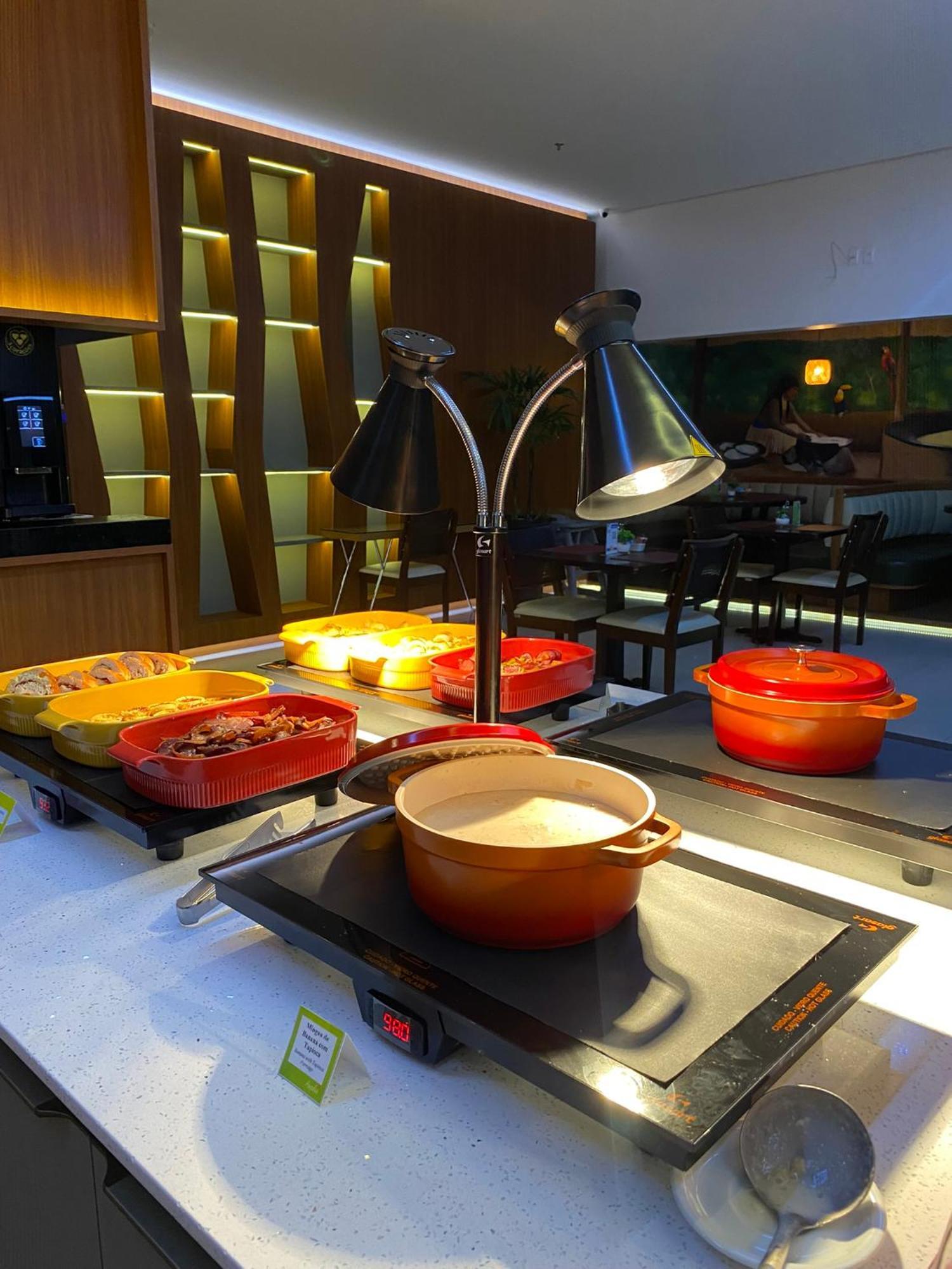 Quality Hotel Manaus Bagian luar foto