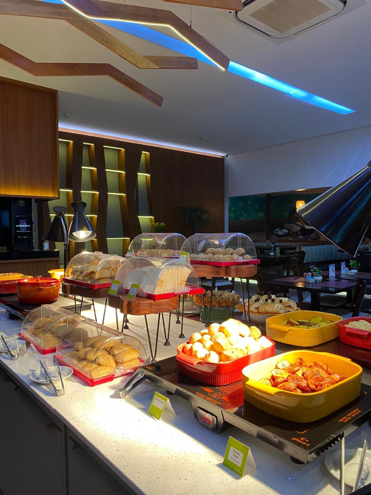 Quality Hotel Manaus Bagian luar foto