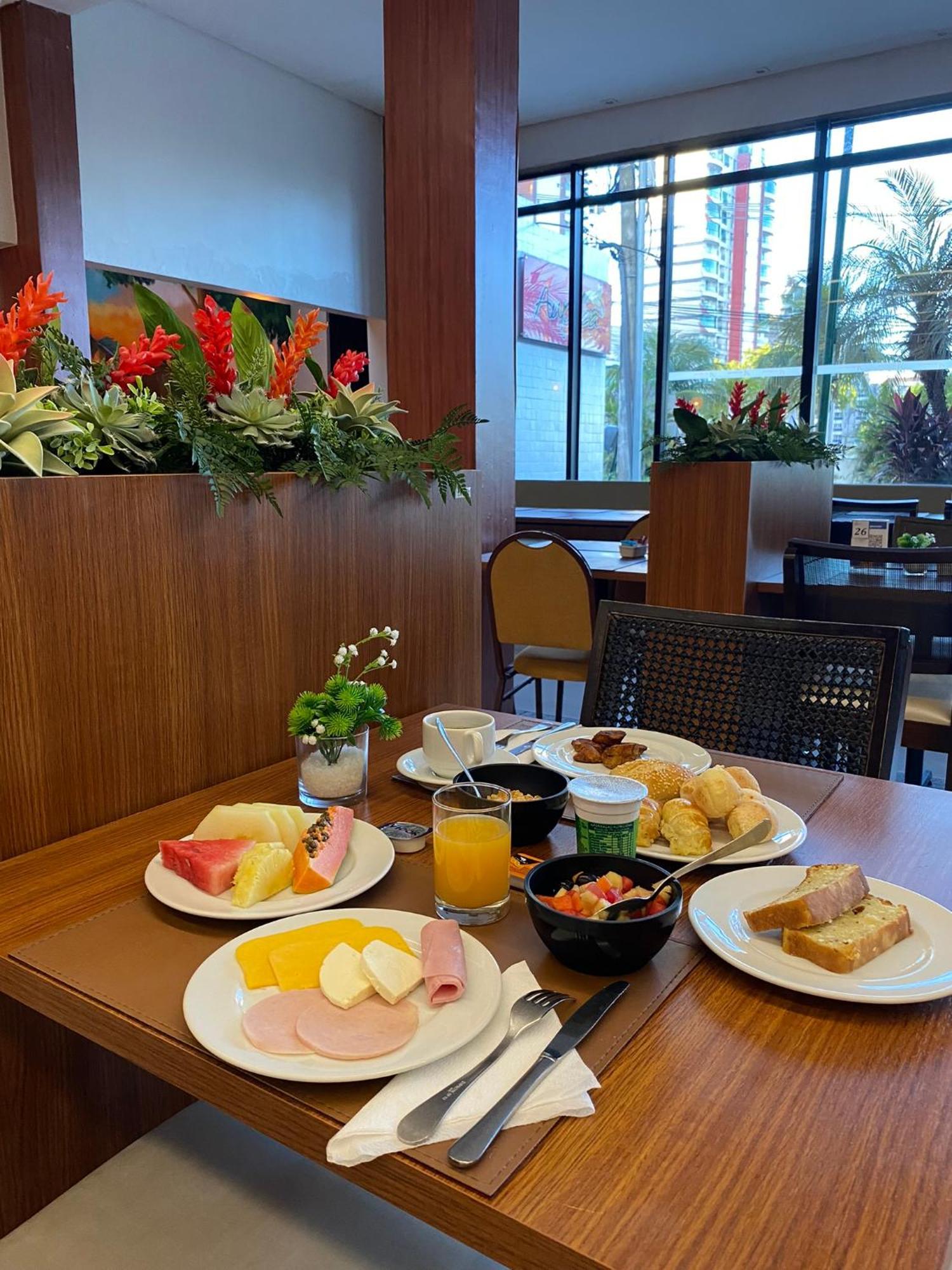 Quality Hotel Manaus Bagian luar foto