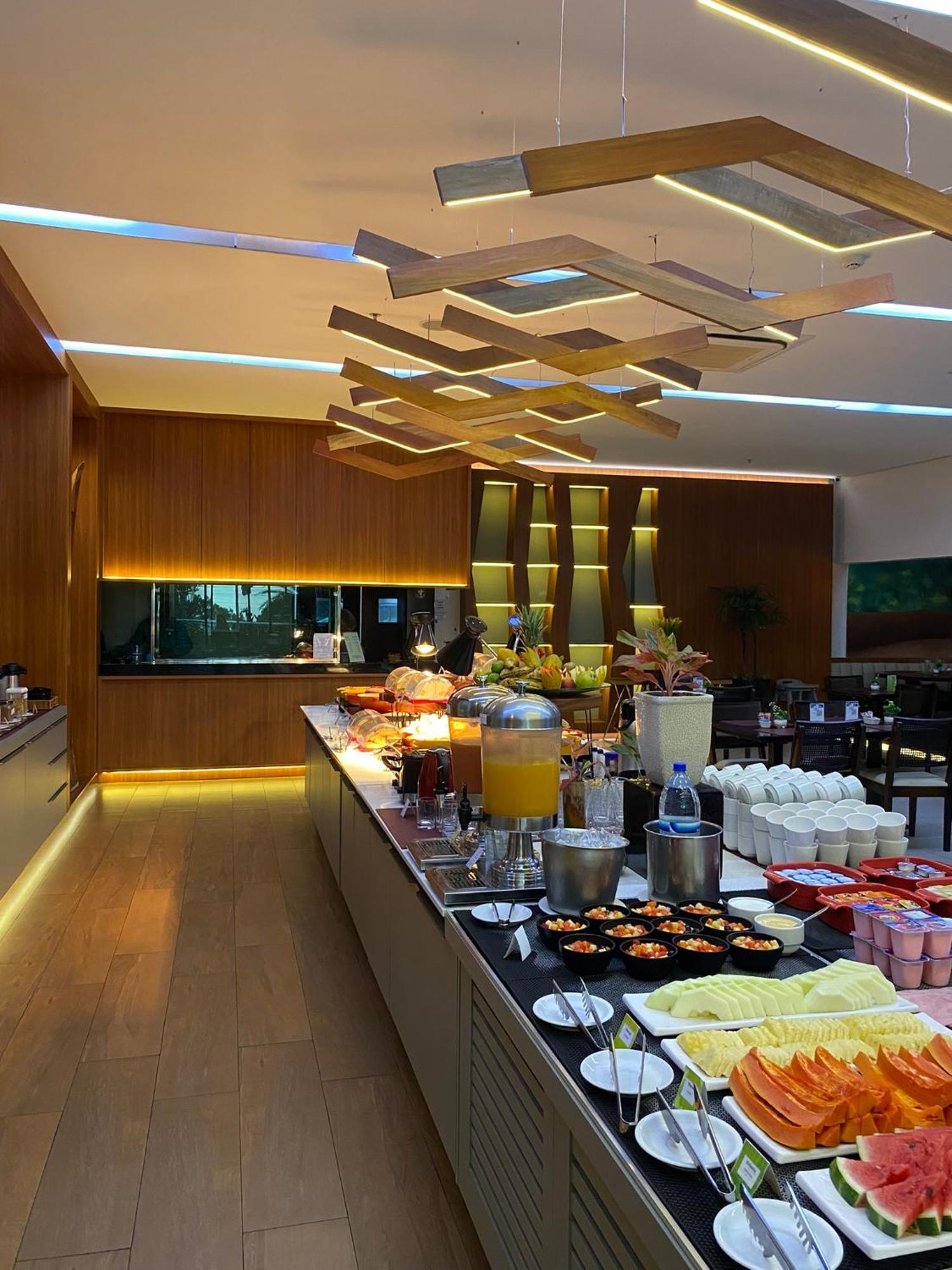 Quality Hotel Manaus Bagian luar foto